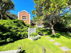 Casa con pileta y jardin